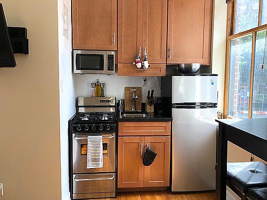 5th image of 301 W 13th St APT 2b