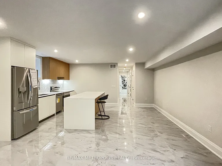 165 Manning Ave #BASEMENT — Photo 7