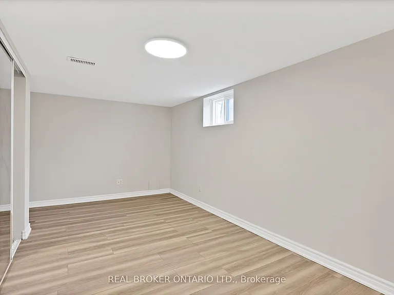 744 Olive Ave #BASEMENT — Photo 17