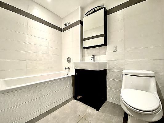 4th image of 172 Meserole St APT 1A