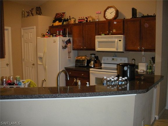 2nd image of 414 NE 16th Terrace Cpe
