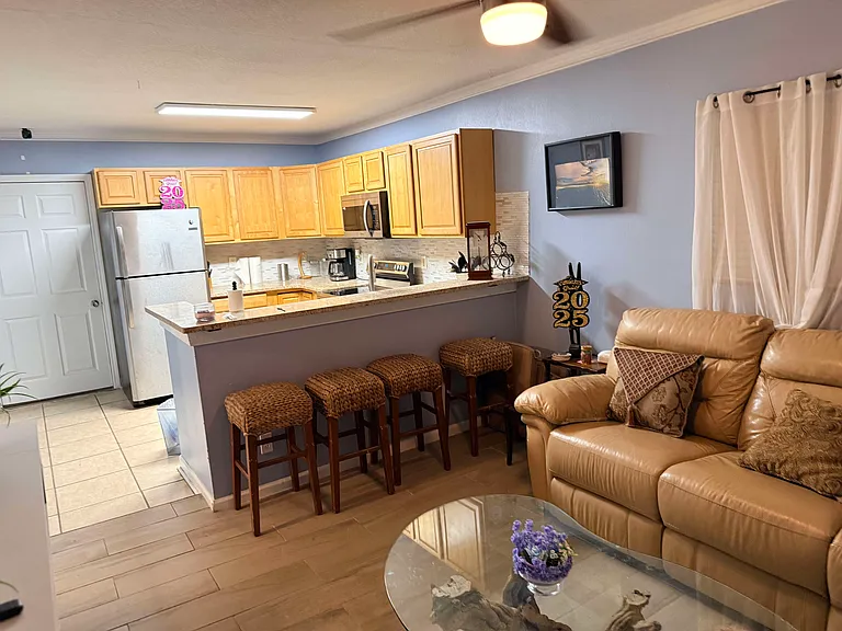 4208 W La Salle St — Photo 4