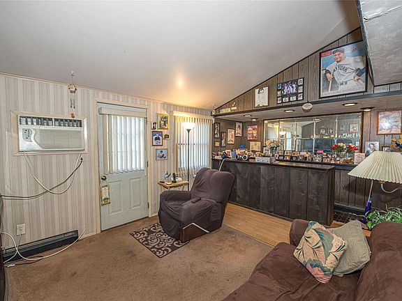 4th image of 51 Imperial Dr