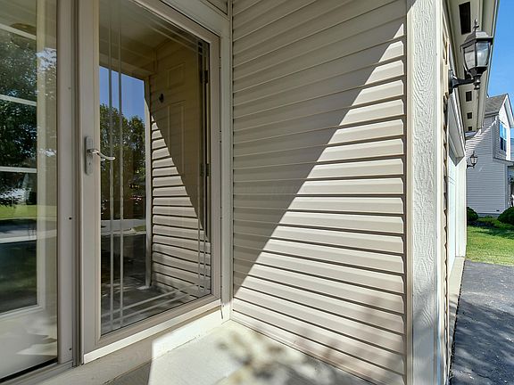 4th image of 15 Wrens Nest Ct