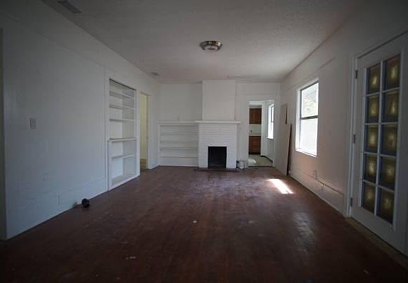 3rd image of 2625 Imperial Ave