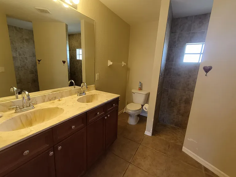 2208 NW 18th Ave — Photo 8