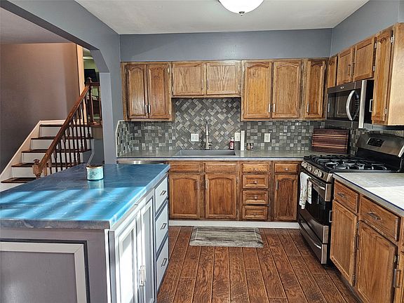 5th image of 2119 Thompson Ave