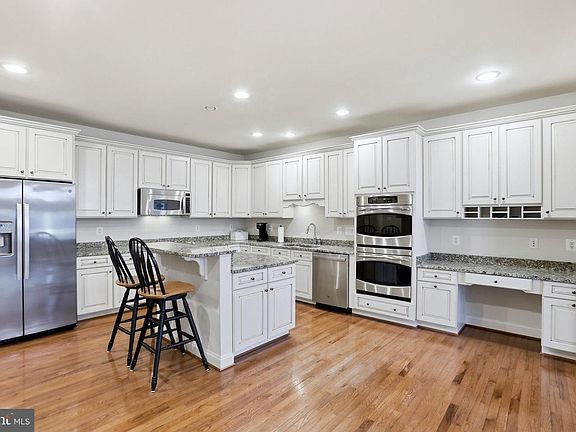 4th image of 27 Beallair Square Dr