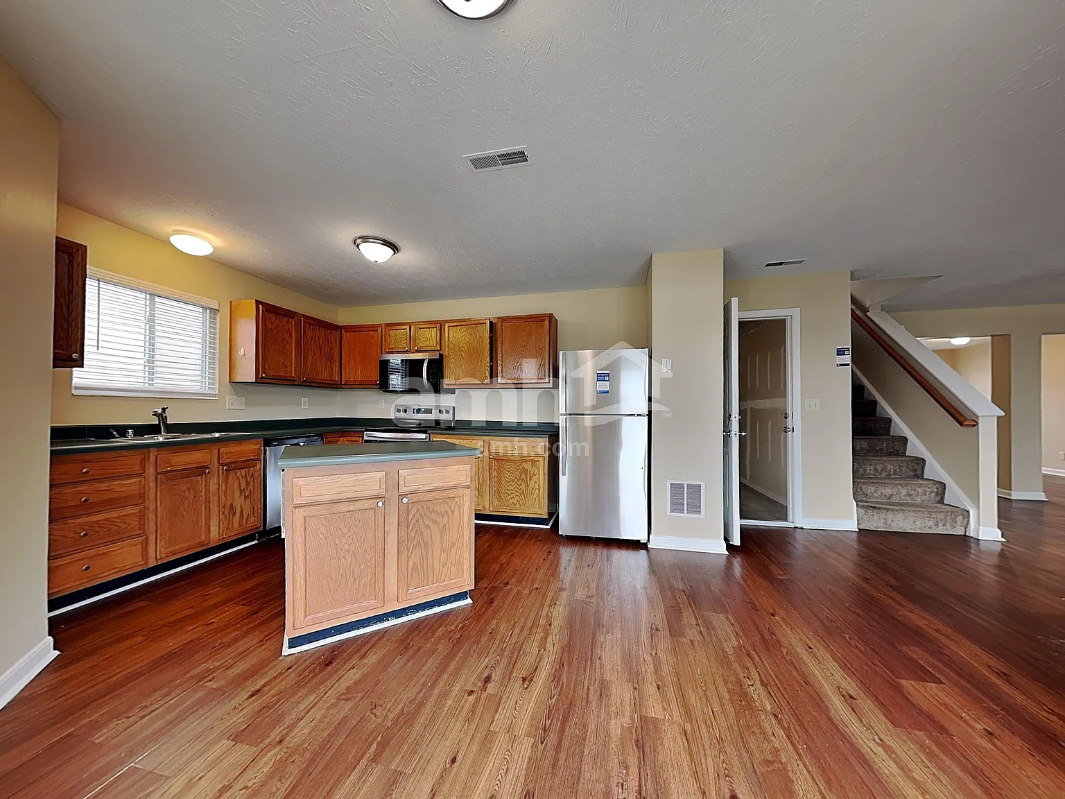 4 bed, 2.5 bath, 1833 sqft, $2,440 — Photo 3