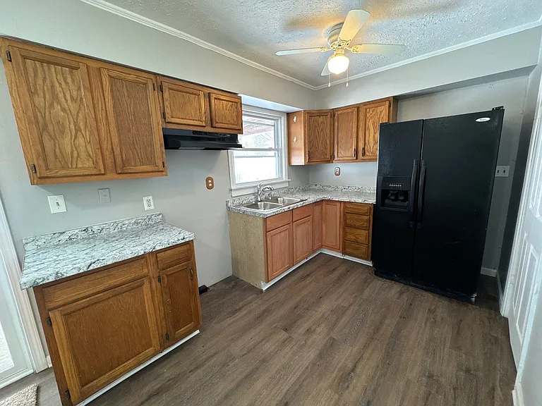 338 N Skyline Dr — Photo 22