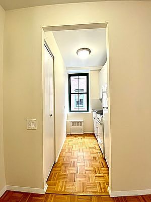 5th image of 504 E 79th St APT 5H