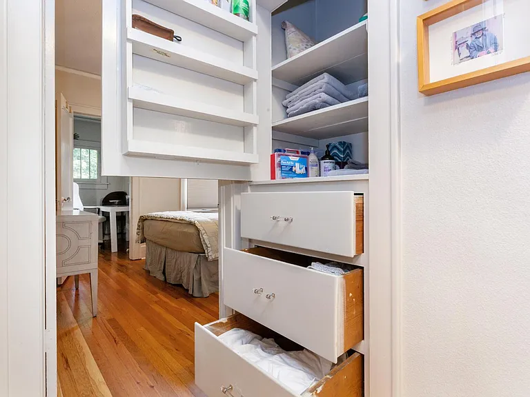The Monore Bungalow has tons of fresh linens, towels and storage space to make your stay easy and comfortable