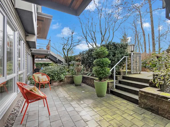 735 W 15th St #103, North Vancouver, BC V7L 2S5