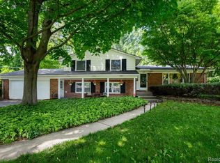 6826 Spruce Dr, Bloomfield Hills, MI 48301