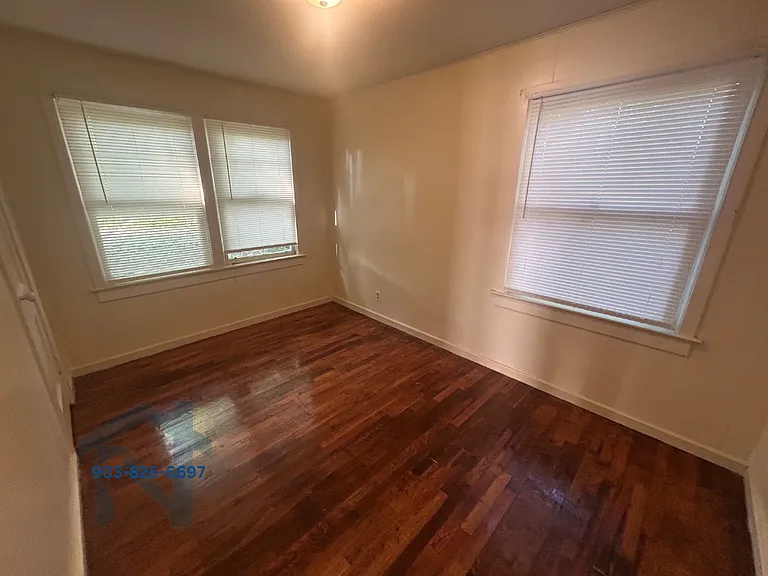 205 E Avenue A — Photo 10