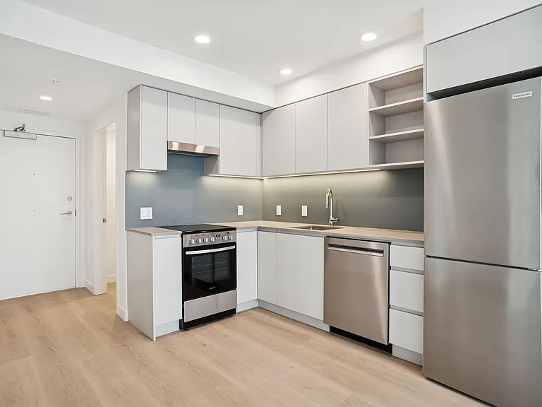 5670 Cambie St — Photo 18