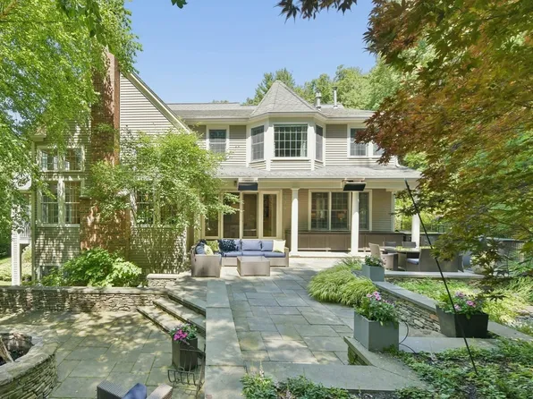 63 Old East St, Carlisle, MA 01741