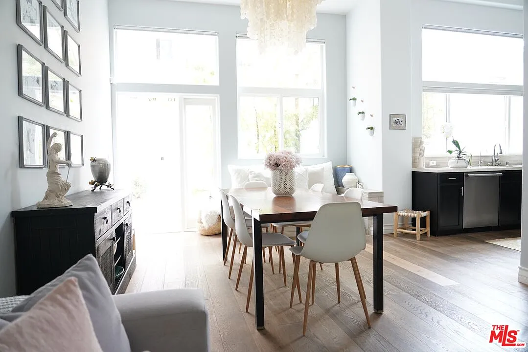 3 bed, 3.0 bath, 1694 sqft, $8,200 — Photo 1