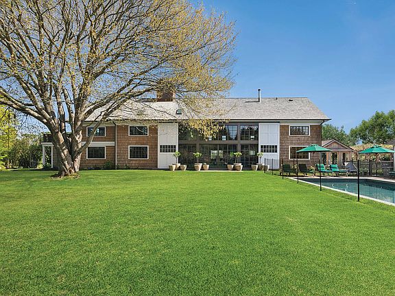 3rd image of 544 Hedges Ln