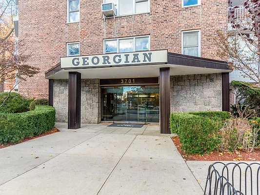 Sold by Re/Max In The City | media 32