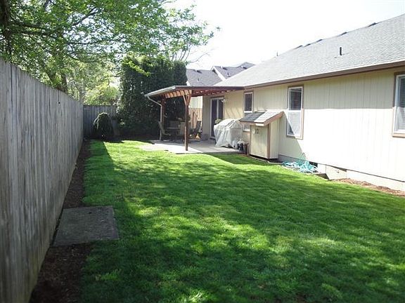 Spacious & Private Back Yard