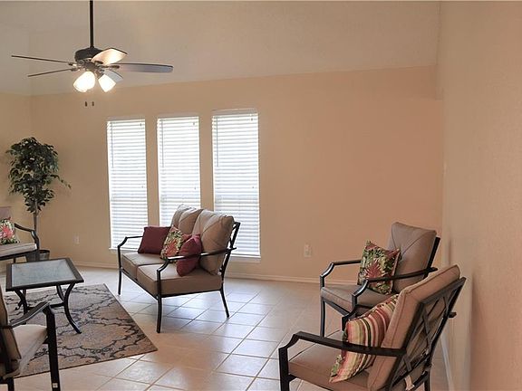 5th image of 1022 Kim Ln