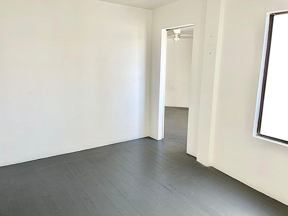 3rd image of 1639 Cabrillo Ave #305