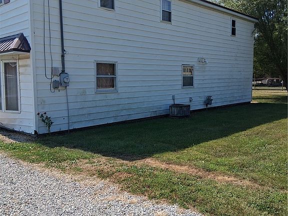 2nd image of 301 Sycamore Ave