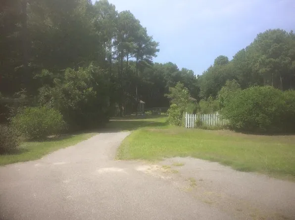 448 Old Wharf Rd, Wanchese, NC 27981