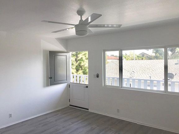 Bright and light living room with Dutch door