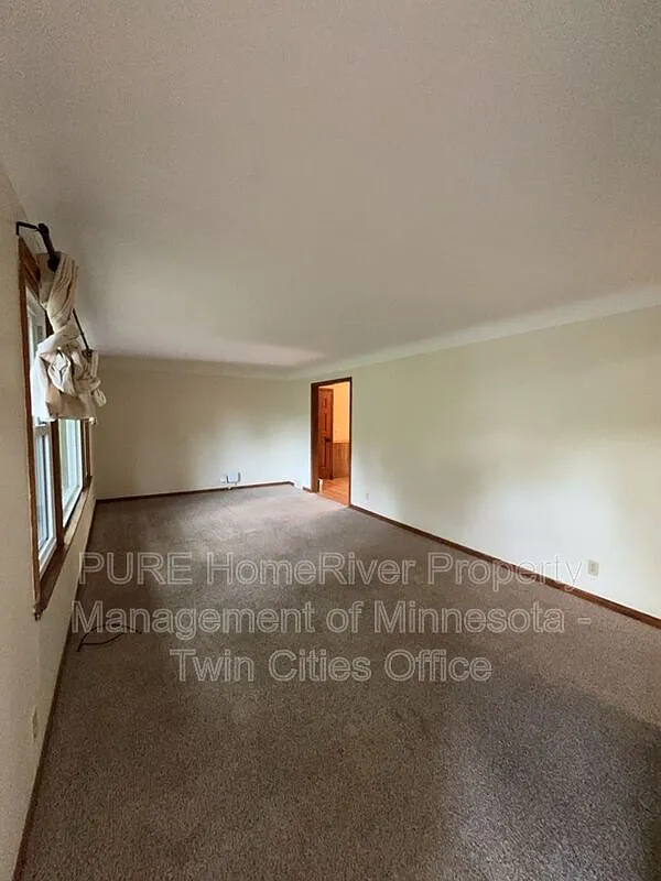 4 bed, 2.0 bath, 2056 sqft, $2,675 — Photo 4