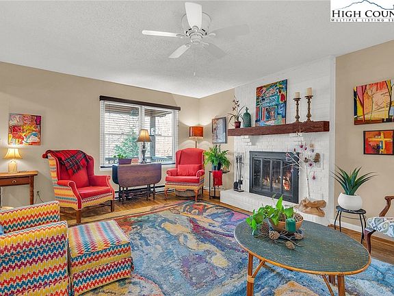 3rd image of 156 Wickham Square #8