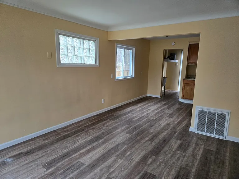 21541 Collingham Ave — Photo 6