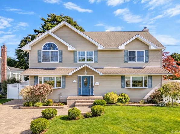 122 Dorothy Drive, East Meadow, NY 11554