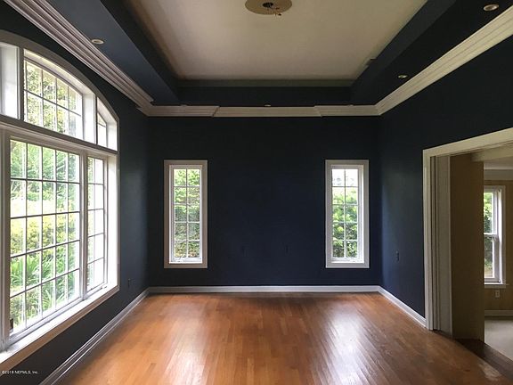 4th image of 4631 Algonquin Ave