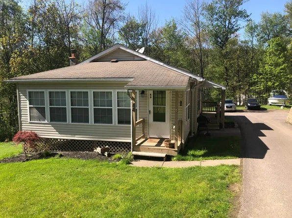 88 1st St, Harveys Lake, PA 18618