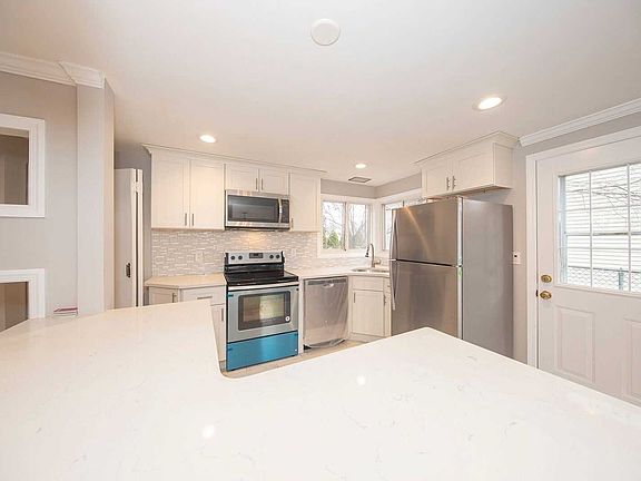 3rd image of 30 Jay St