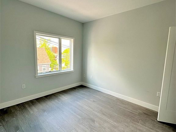 5th image of 118 Old Colony Ave #109