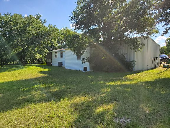 4th image of 127 S Longhorn Dr