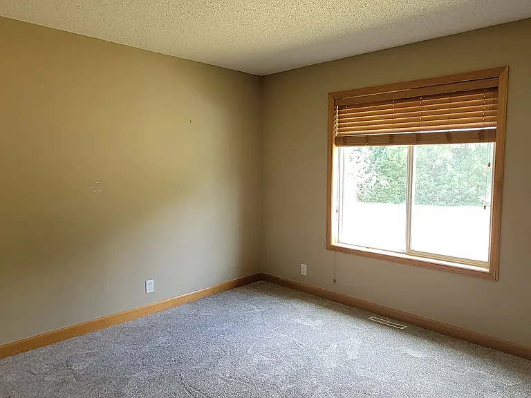 932 Pleasant Ave — Photo 10