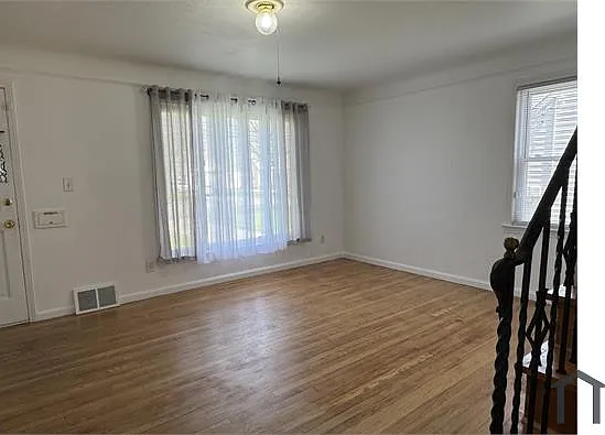 3 bed, 2000 sqft, $2,200 — Photo 3