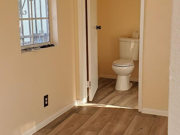 4th image of 639 E 118th Pl