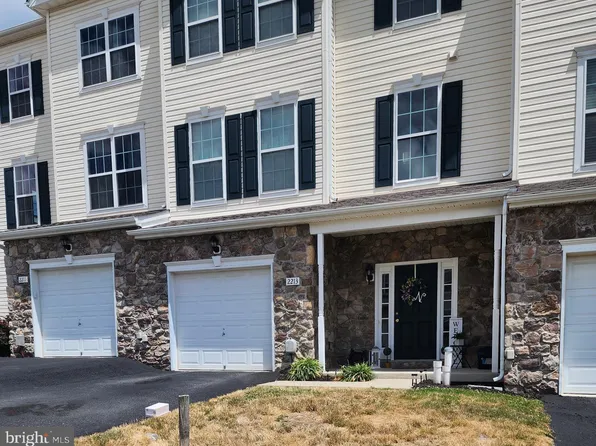 2213 Live Oak Ln #2213, York, PA 17406