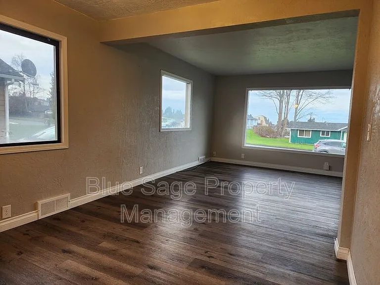 812 W 13th St — Photo 5