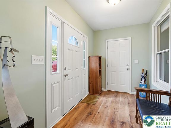 4th image of 870 Wafford Ln
