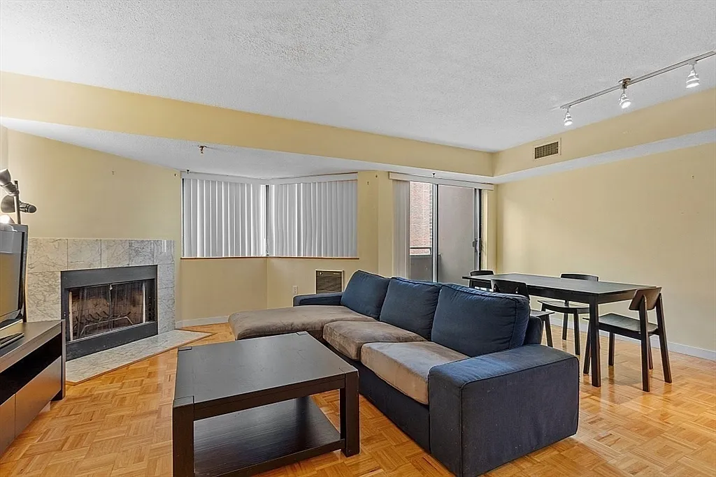 2 bed, 2.5 bath, 1145 sqft, $3,500 — Photo 3