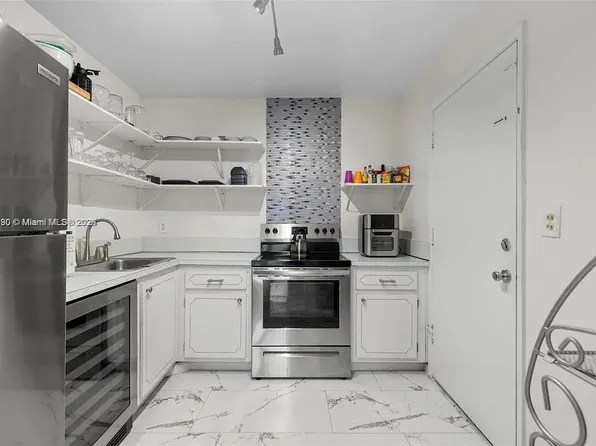 4043 NW 16th St APT 201, Lauderhill, FL 33313