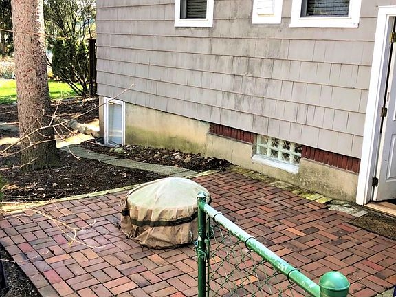 4th image of 704 Sunset Ln