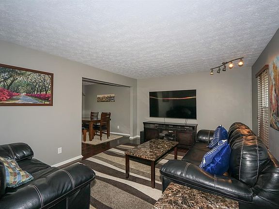 5th image of 8 Waterbury Pl