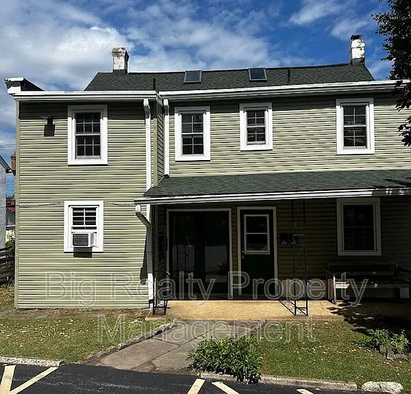 106 N Main St #B — Photo 1